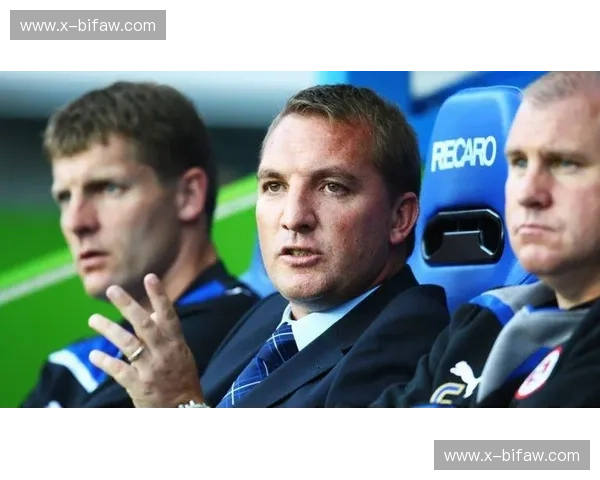 法甲烽烟再起：昂热的坚韧与里昂的荣耀，谁能在雷蒙·科帕球场书写传奇？